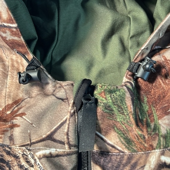 SPORTS AFIELD XL REALTREE CAMOUFLAGE AND GREEN SPORTS JACKET - Picture 10 of 12